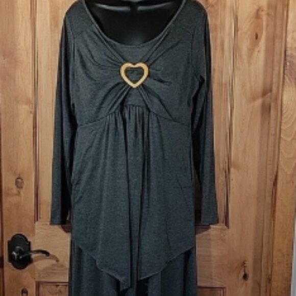 Elegant Gray Dress with Heart Detail - Picture 1 of 14